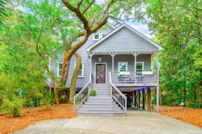 One block from Beach! 3 Bedroom, 2 Bath-Rooftop Deck, Screened in Porch